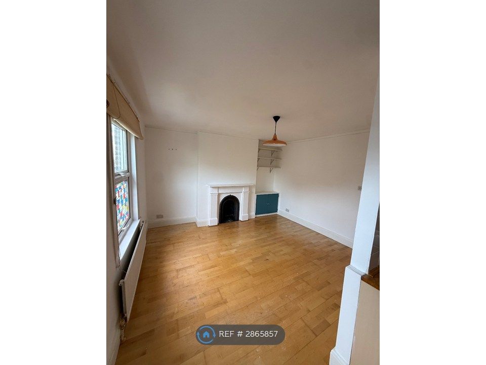 Property photo 1 of 17 Living / Dining Room