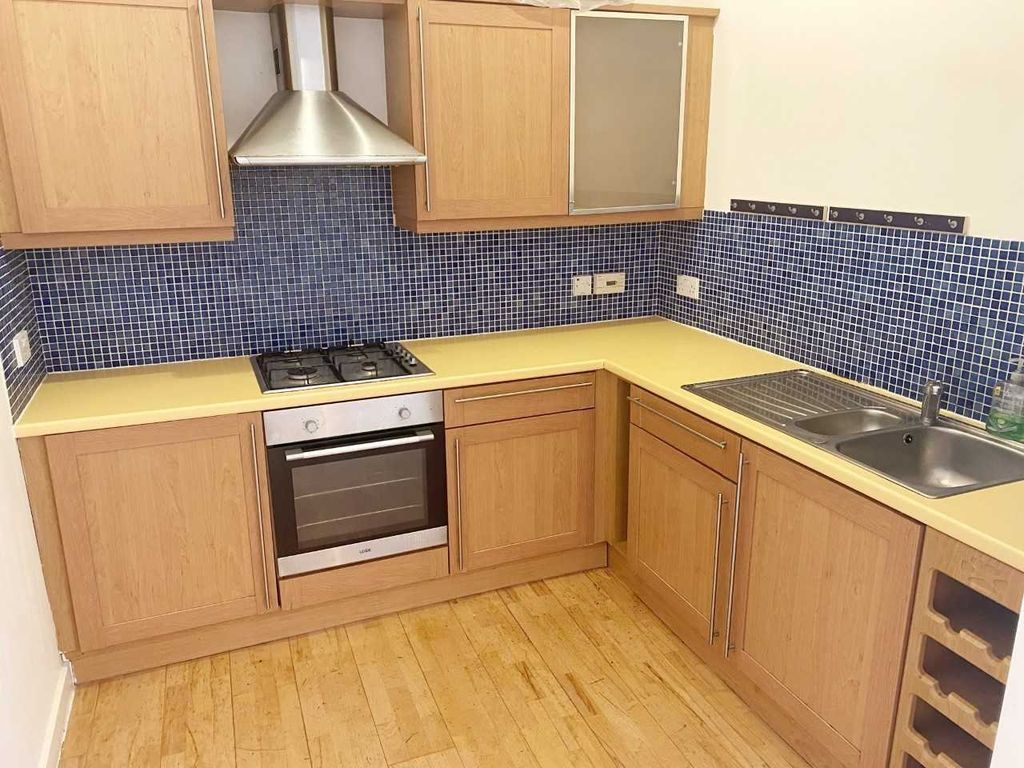 Property photo 3 of 9 Kitchen