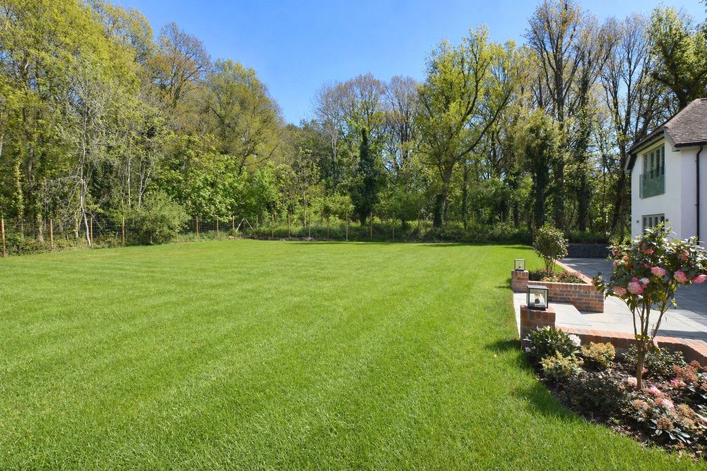 Property photo 3 of 28 Garden