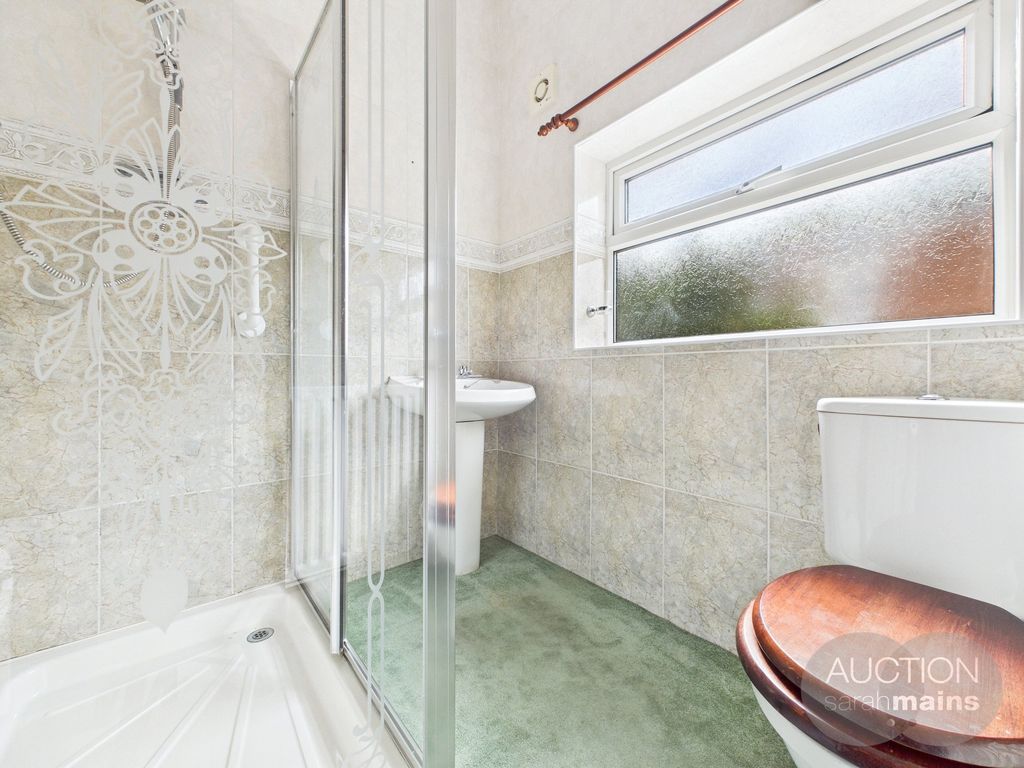 Property photo 3 of 8 Bathroom