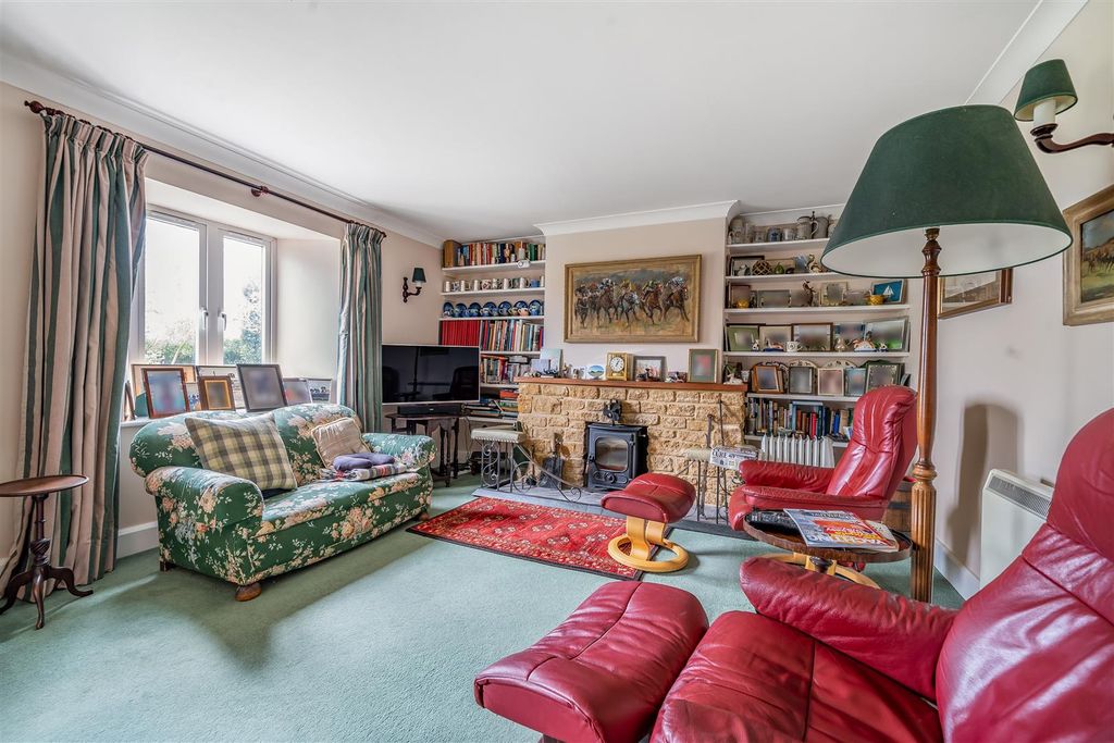 Property photo 2 of 17 Sitting Room