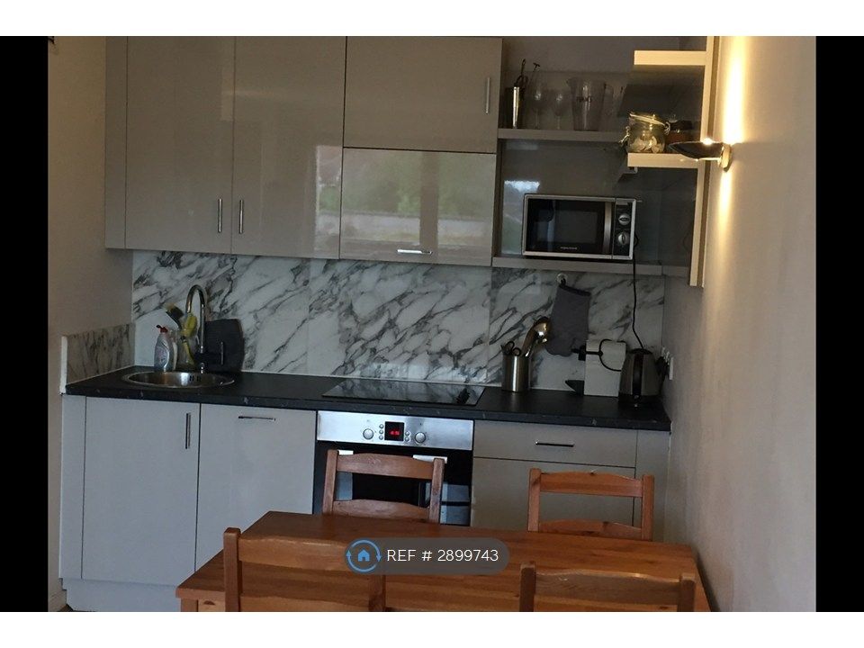Property photo 3 of 8 Kitchen