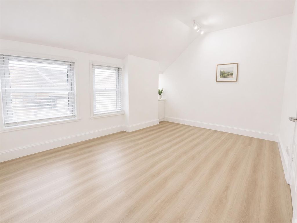 Property photo 2 of 7 Living Room