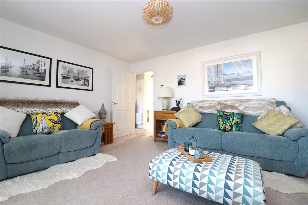 Property photo 3 of 24 Living Room