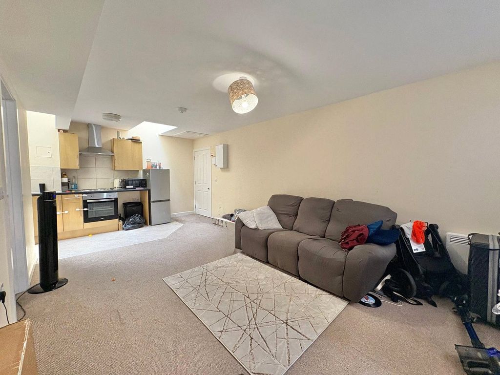 Property photo 3 of 8 Picture No. 10