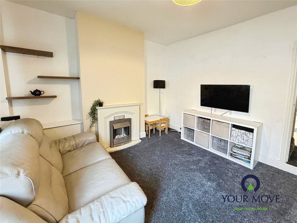 Property photo 2 of 13 Lounge