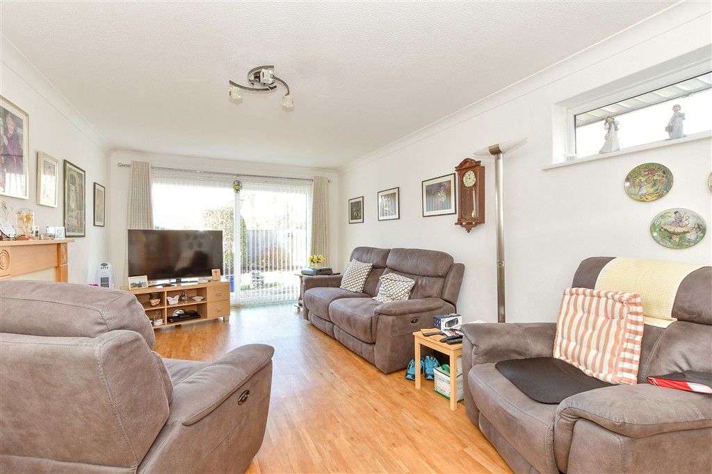 Property photo 3 of 10 Lounge