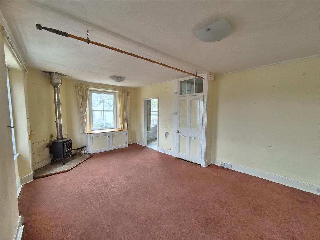 Property photo 3 of 17 Living Room.Jpg