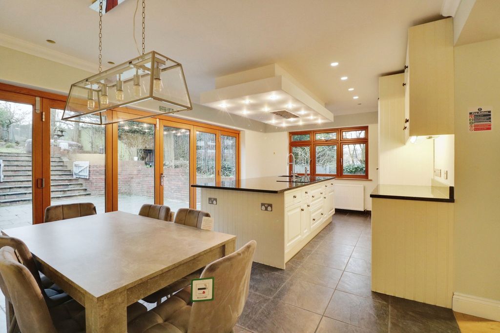 Property photo 2 of 29