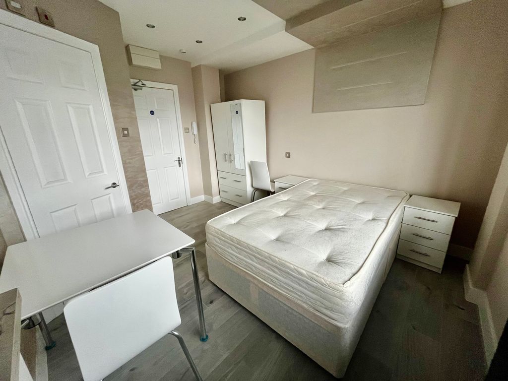 Property photo 2 of 7 Bedroom