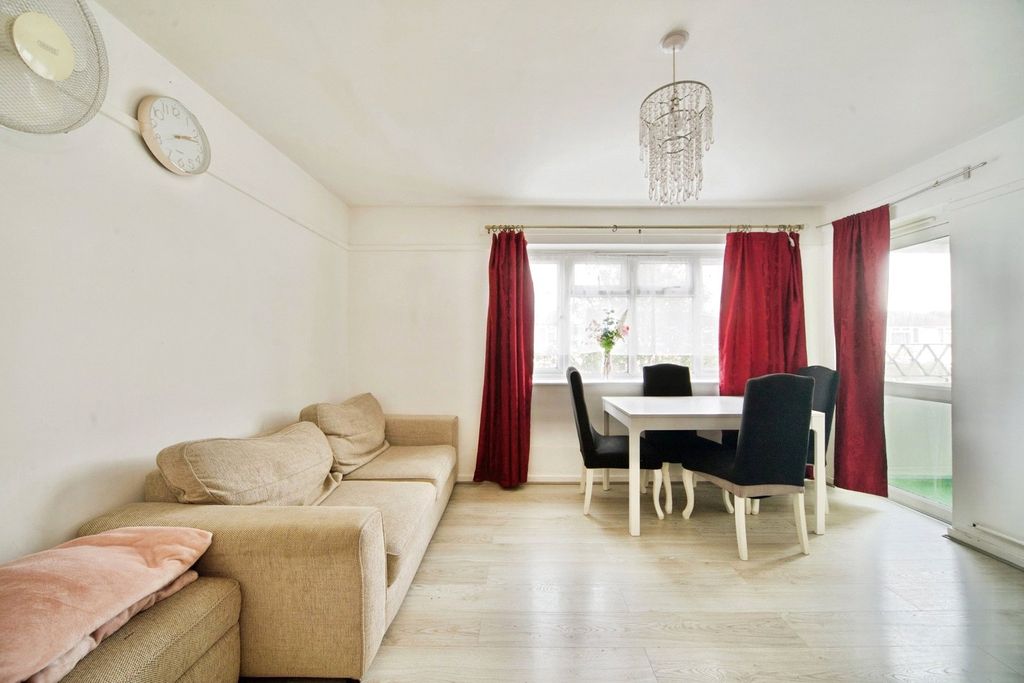 Property photo 3 of 17 Photo