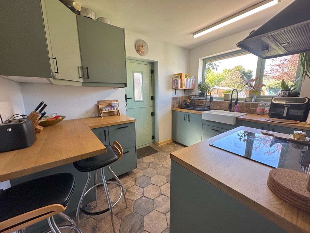 Property photo 2 of 33