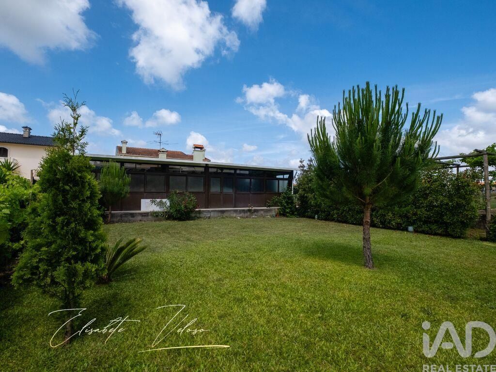Property photo 2 of 40