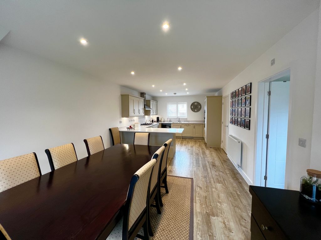 Property photo 2 of 18 Kitchen