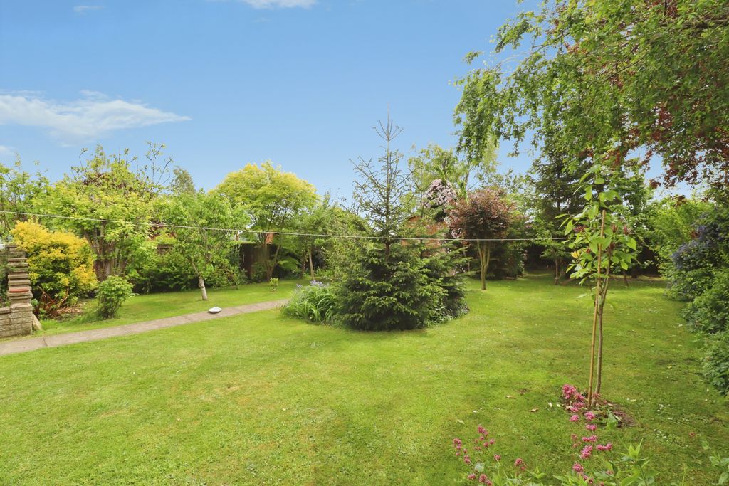 Property photo 2 of 31