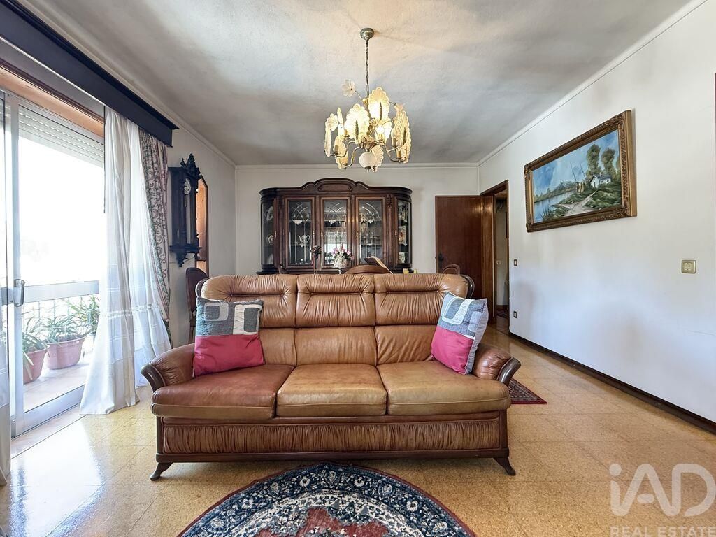 Property photo 3 of 37