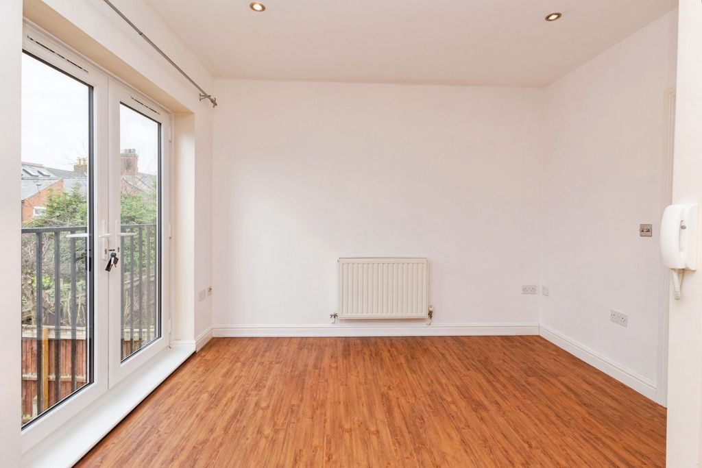 Property photo 2 of 12 Pbox-Img.Jpg