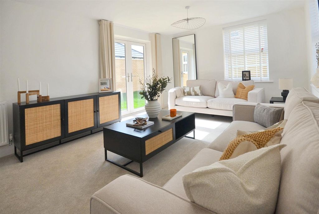 Property photo 2 of 12 Sitting Room