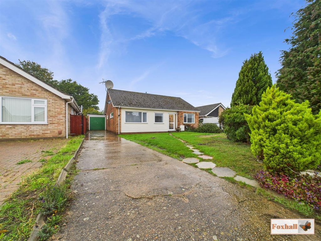 Property photo 2 of 21 Front Garden