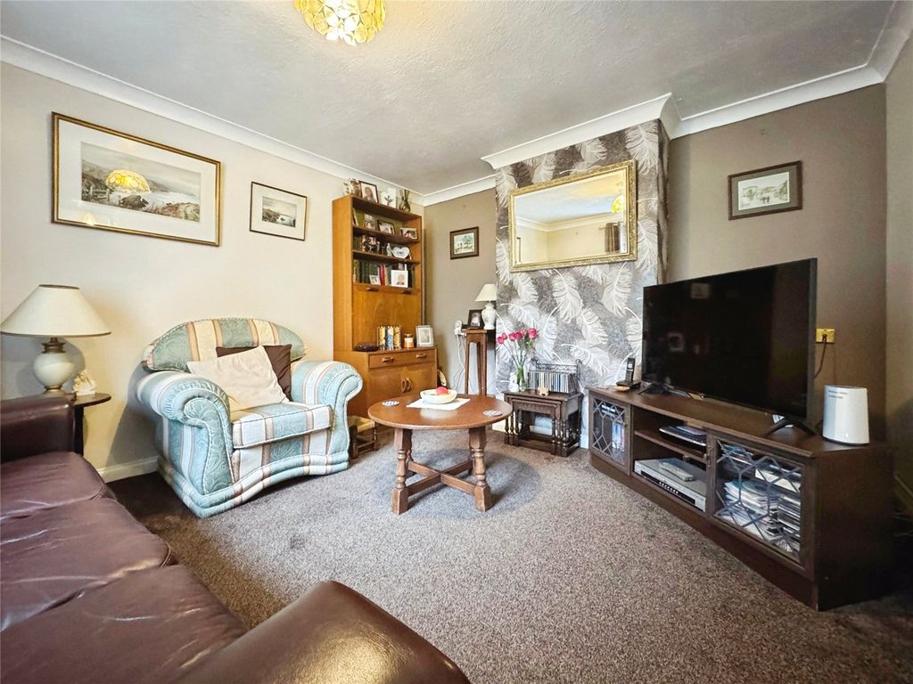 Property photo 3 of 17 Living Room