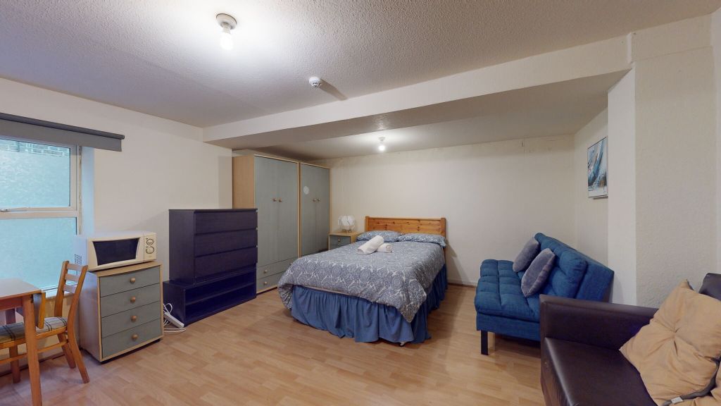 Property photo 1 of 12 Bedroom
