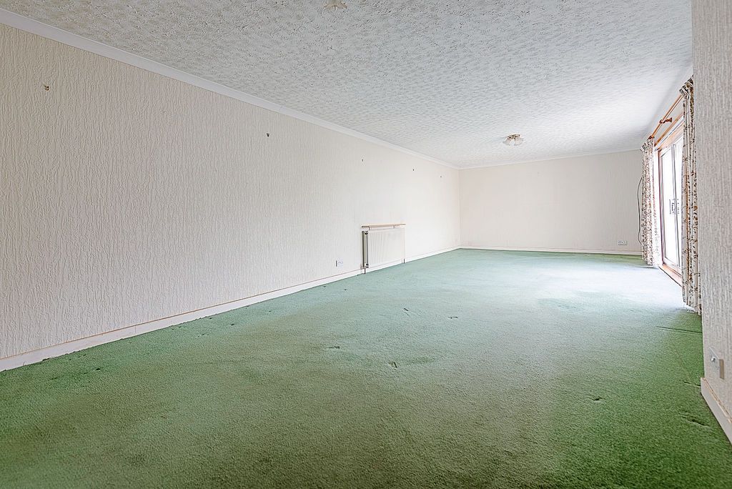 Property photo 3 of 23 Living Room