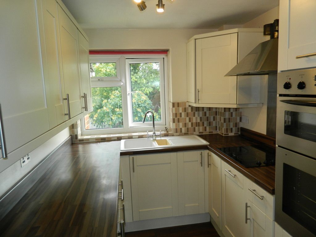 Property photo 2 of 6 Fitted Kitchen