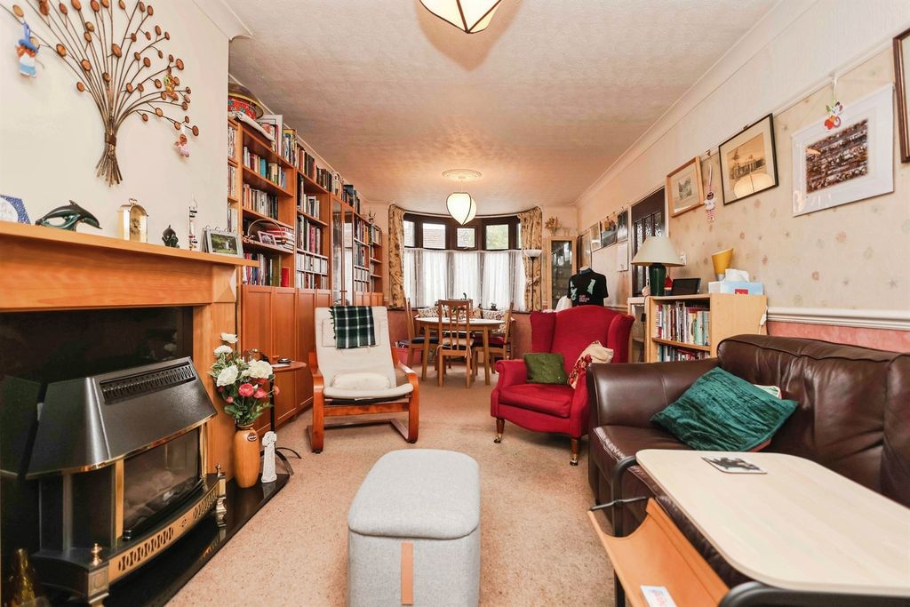 Property photo 3 of 17