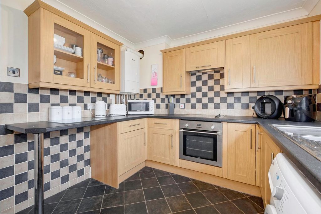 Property photo 2 of 16