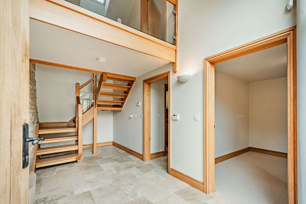 Property photo 3 of 21 Picture No. 24