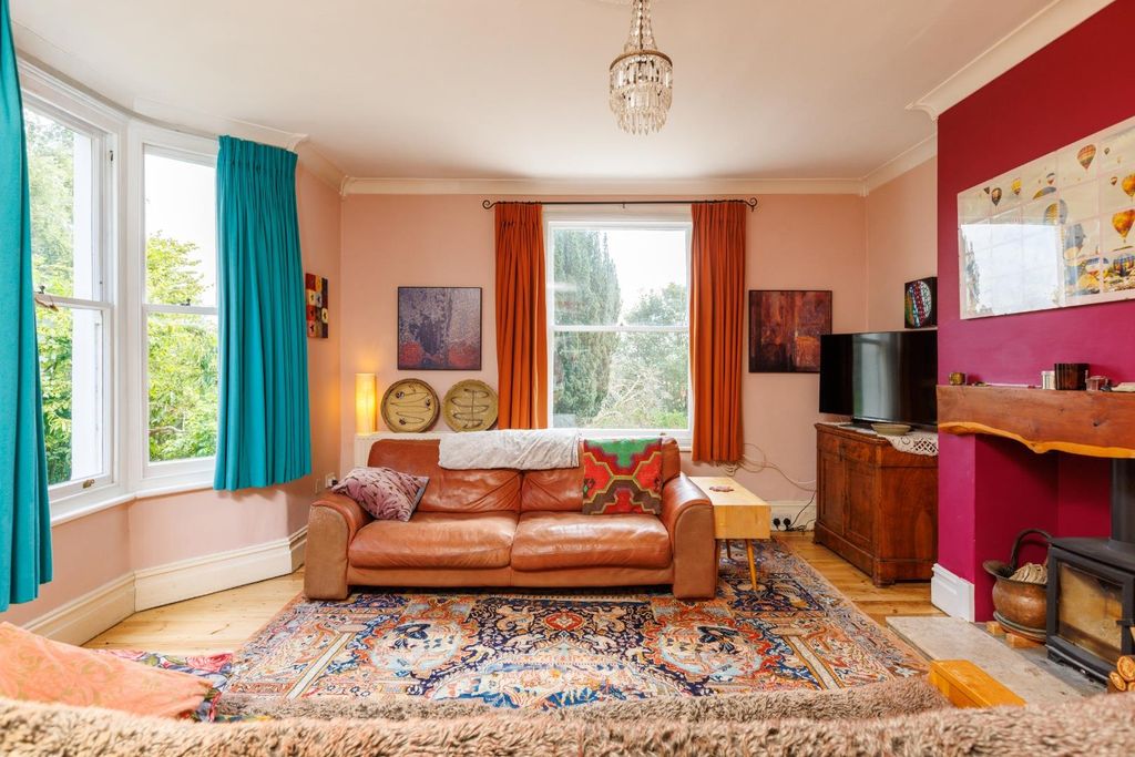 Property photo 1 of 36 6 Hillside Road-50.Jpg