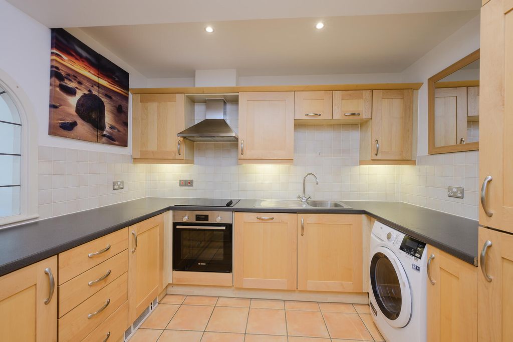 Property photo 3 of 12 Kitchen