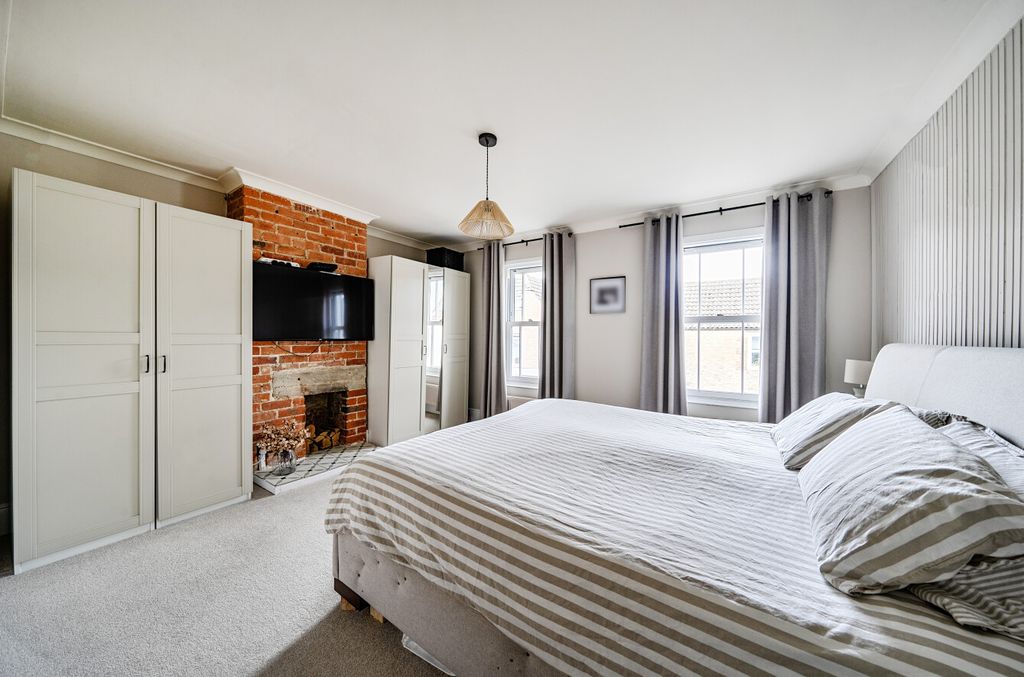 Property photo 3 of 14 147005256A1Ea682Dce82
