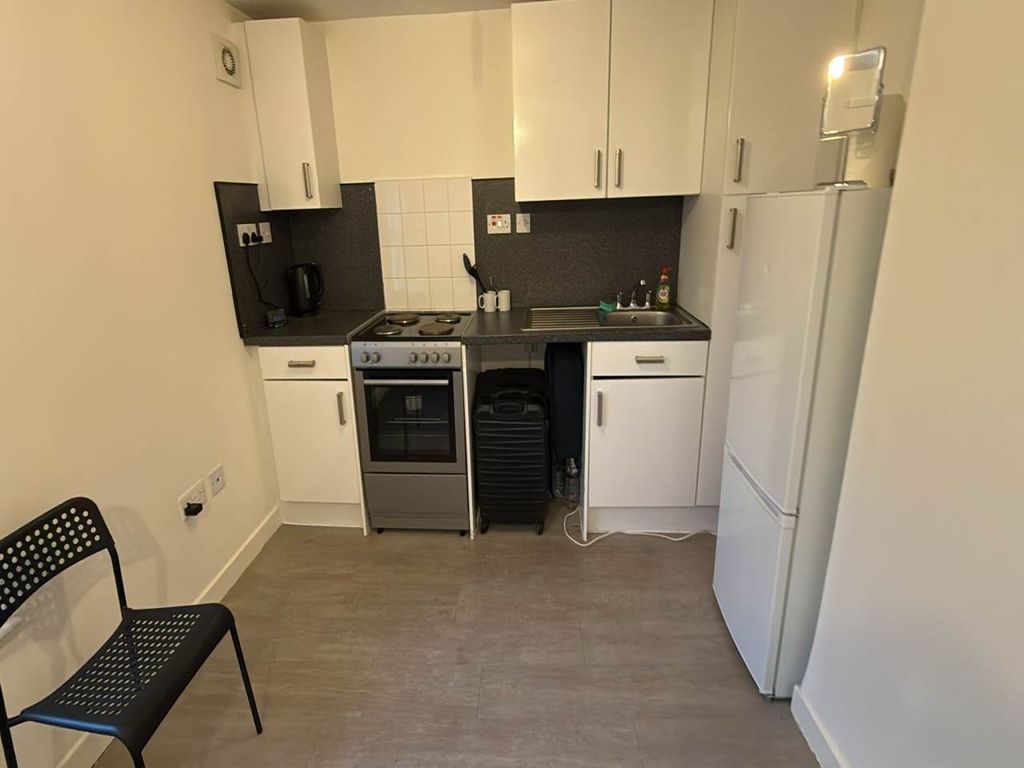 Property photo 2 of 7 Kitchen Area