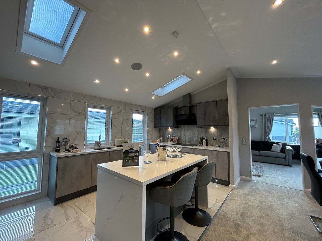 Property photo 1 of 19 Kitchen