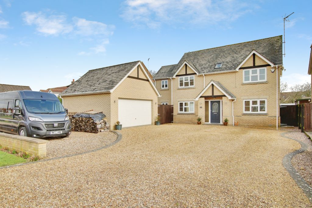 Property photo 1 of 27