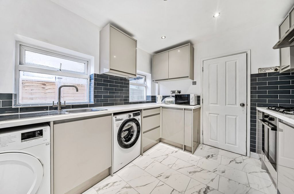 Property photo 2 of 16 1354103-17-68Cdc4...