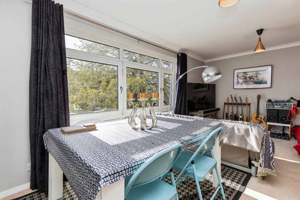 Additional image 6 of 3 bed flat for salePaddockhall Road, Haywards Heath RH16
