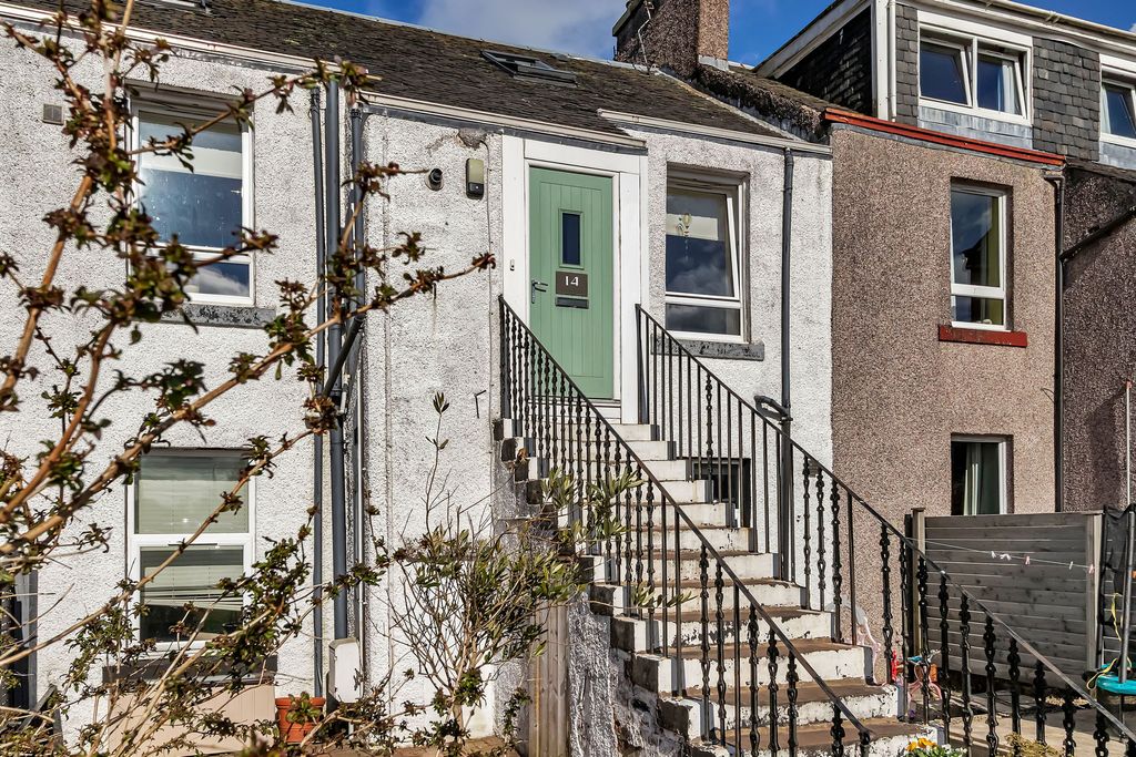 Property photo 2 of 26 002
