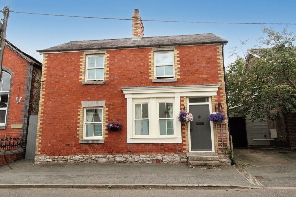 Property photo 1 of 52
