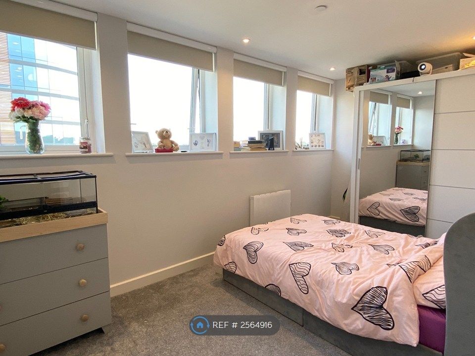Property photo 3 of 11 Bedroom 1