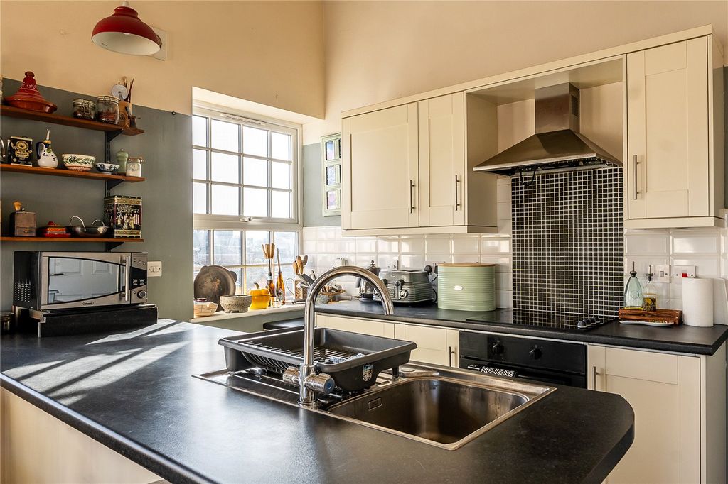 Property photo 2 of 14 Picture No. 18