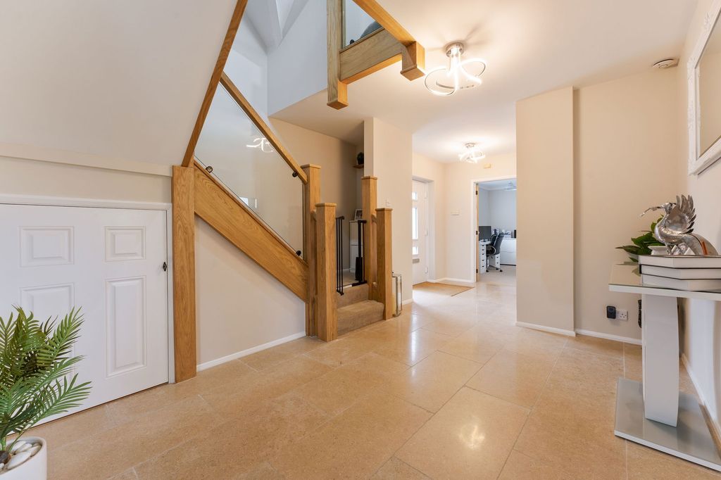 Property photo 2 of 32