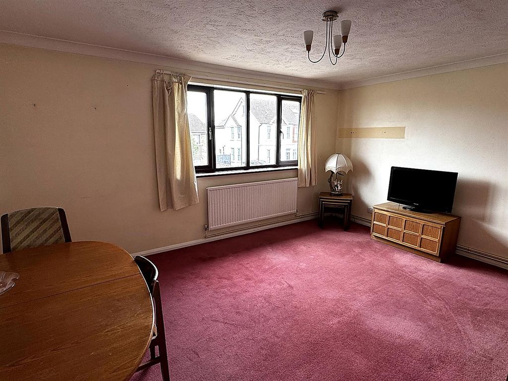 Property photo 3 of 8 For Sale By Aspire Residential | Palm Court