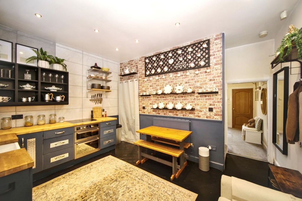 Property photo 3 of 25