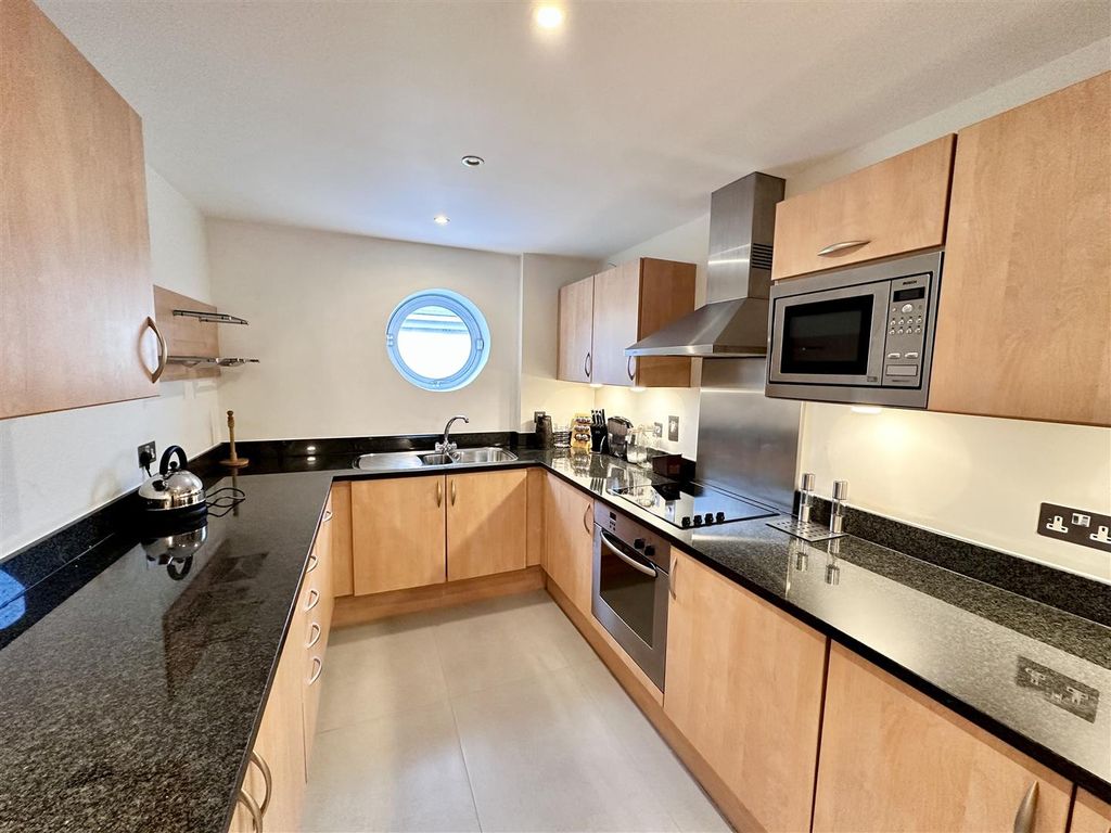 Property photo 3 of 15 Kitchen