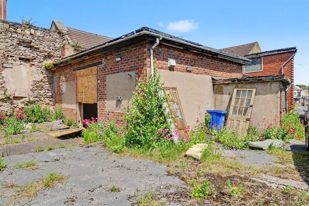Property photo 3 of 12