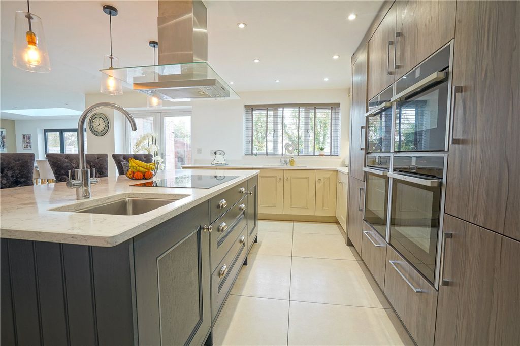 Property photo 3 of 37 Picture No. 28