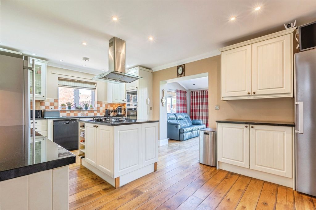 Property photo 2 of 25 Kitchen