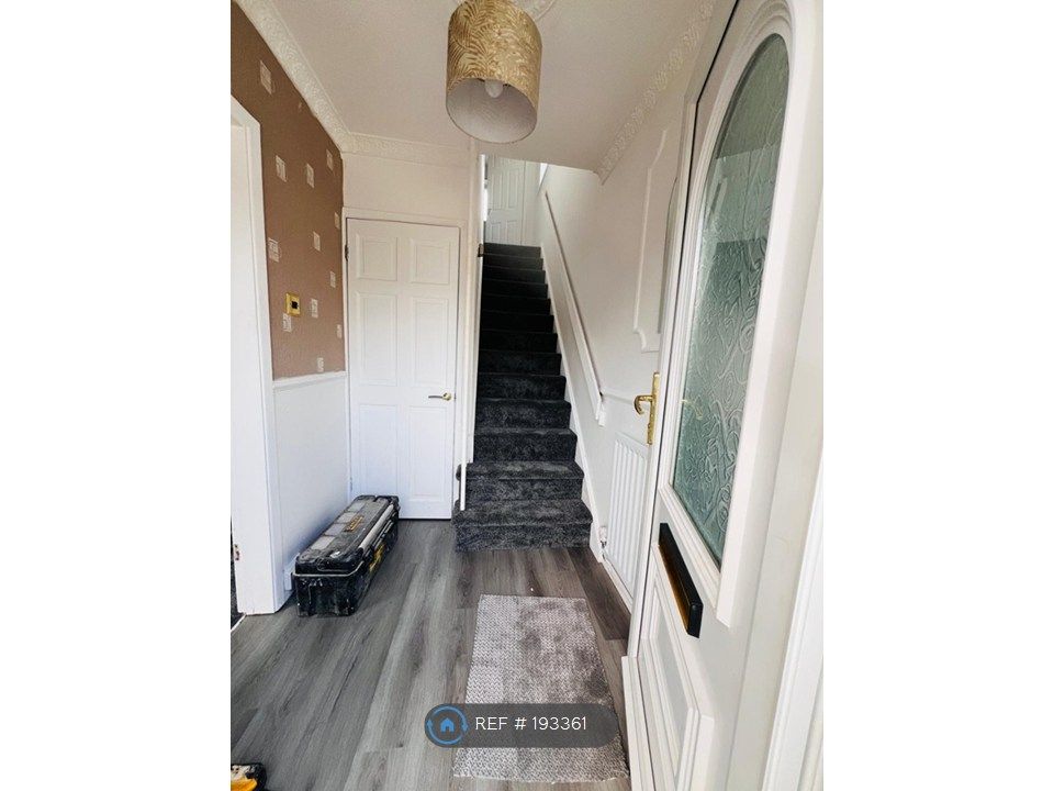 Property photo 2 of 17 Entrance